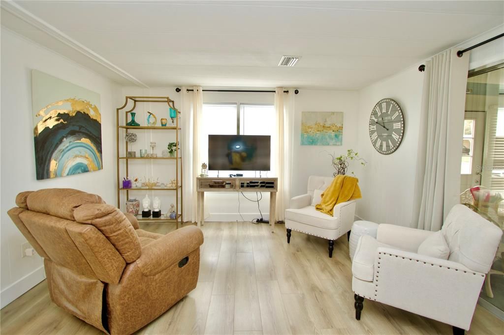 На продажу: $149,000 (2 спален, 2 ванн, 1056 Квадратных фут)