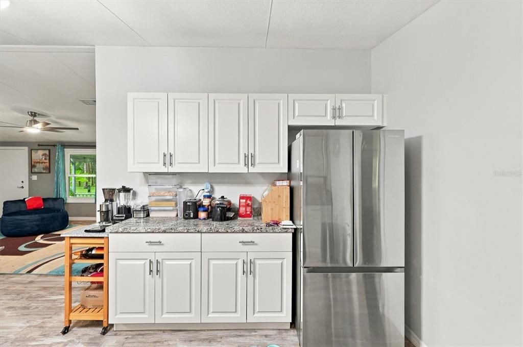 На продажу: $299,900 (4 спален, 2 ванн, 2052 Квадратных фут)