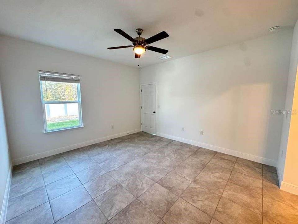 For Rent: $1,995 (4 beds, 2 baths, 1696 Square Feet)