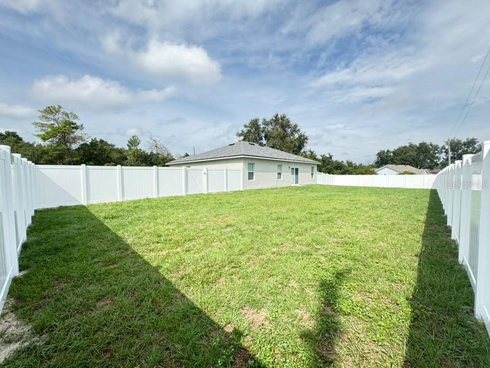For Rent: $1,995 (4 beds, 2 baths, 1696 Square Feet)