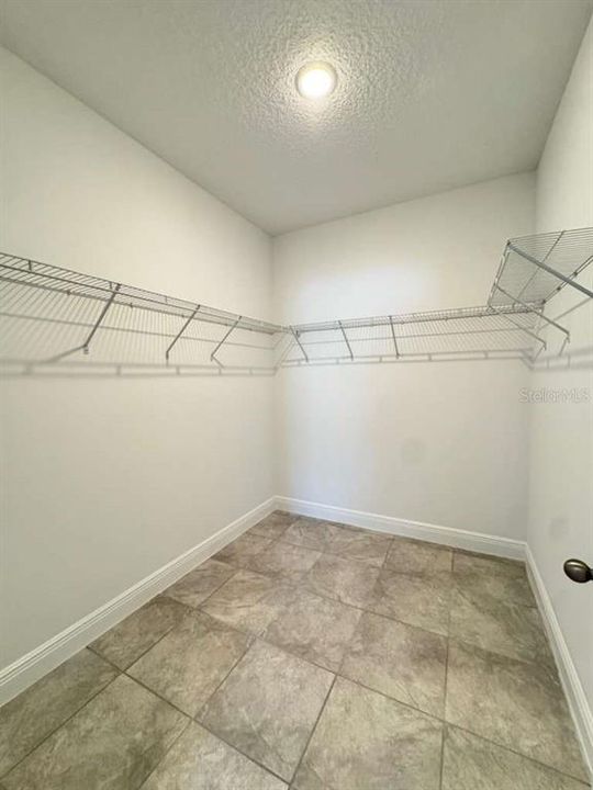 For Rent: $1,995 (4 beds, 2 baths, 1696 Square Feet)