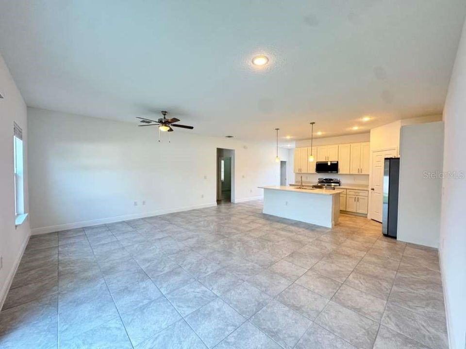For Rent: $1,995 (4 beds, 2 baths, 1696 Square Feet)