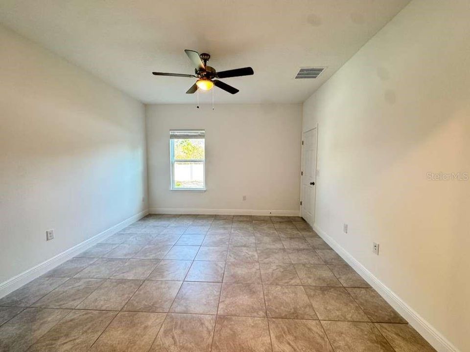 For Rent: $1,995 (4 beds, 2 baths, 1696 Square Feet)