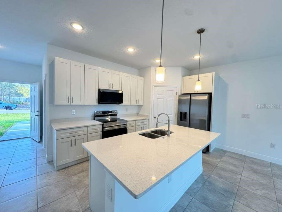 For Rent: $1,995 (4 beds, 2 baths, 1696 Square Feet)