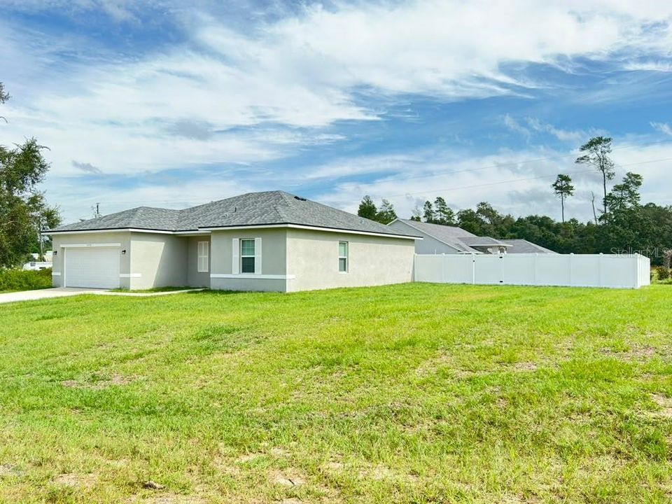 For Rent: $1,995 (4 beds, 2 baths, 1696 Square Feet)
