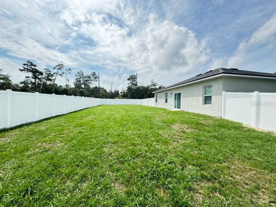 For Rent: $1,995 (4 beds, 2 baths, 1696 Square Feet)