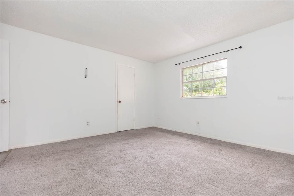 For Sale: $399,999 (6 beds, 0 baths, 2088 Square Feet)