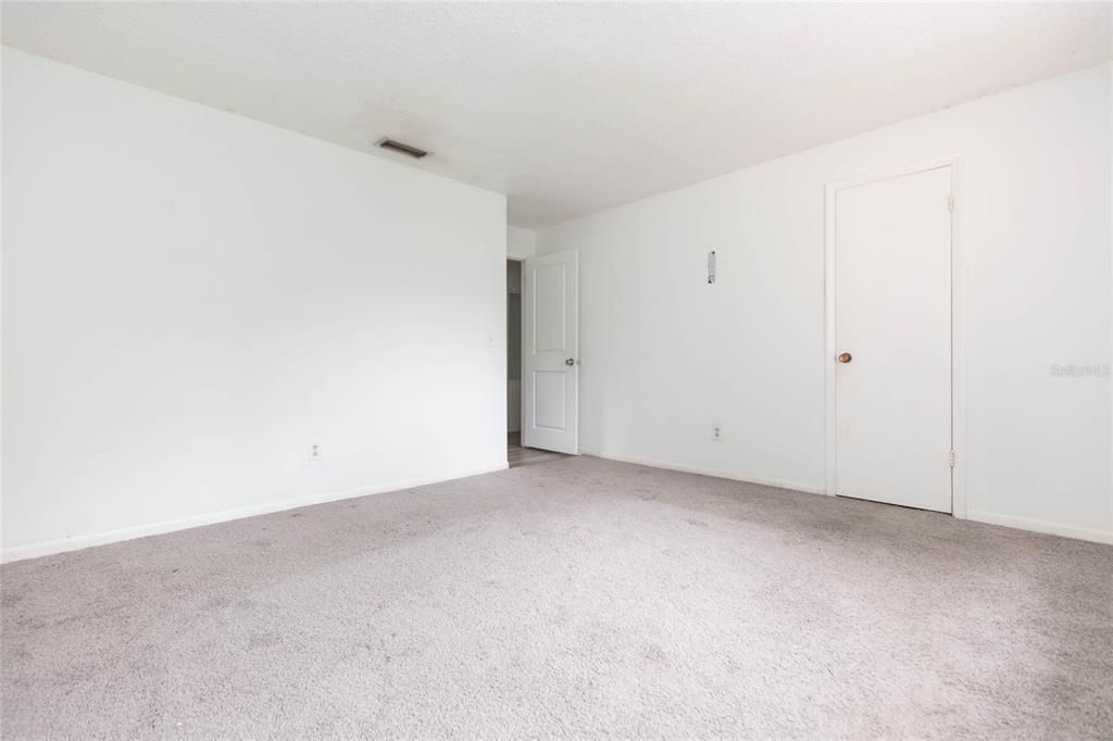 For Sale: $399,999 (6 beds, 0 baths, 2088 Square Feet)