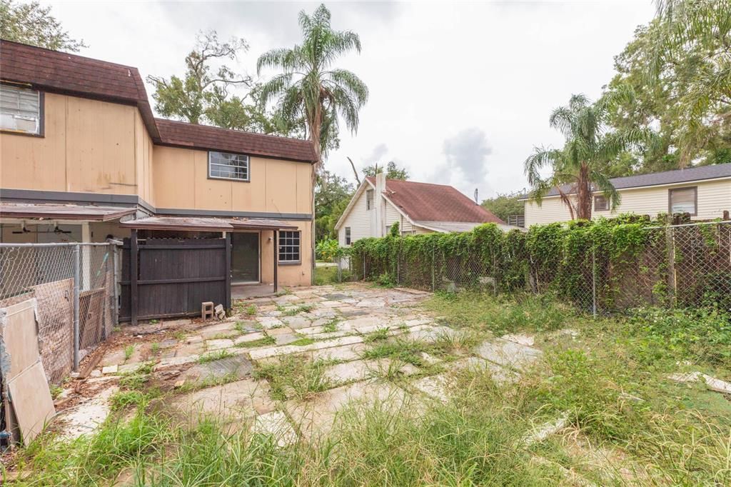 For Sale: $399,999 (6 beds, 0 baths, 2088 Square Feet)