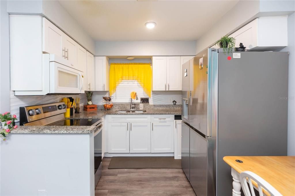 For Sale: $399,999 (6 beds, 0 baths, 2088 Square Feet)