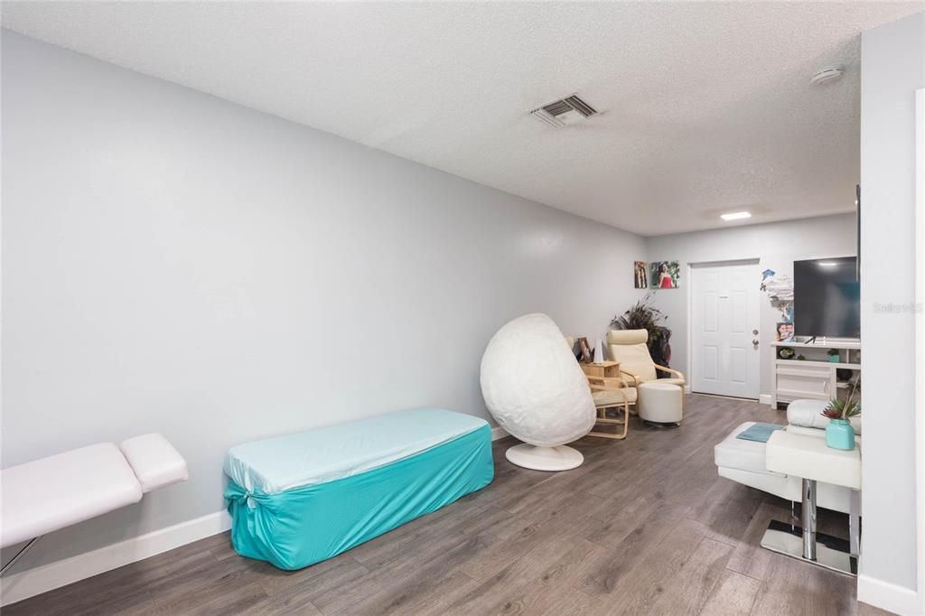 For Sale: $399,999 (6 beds, 0 baths, 2088 Square Feet)