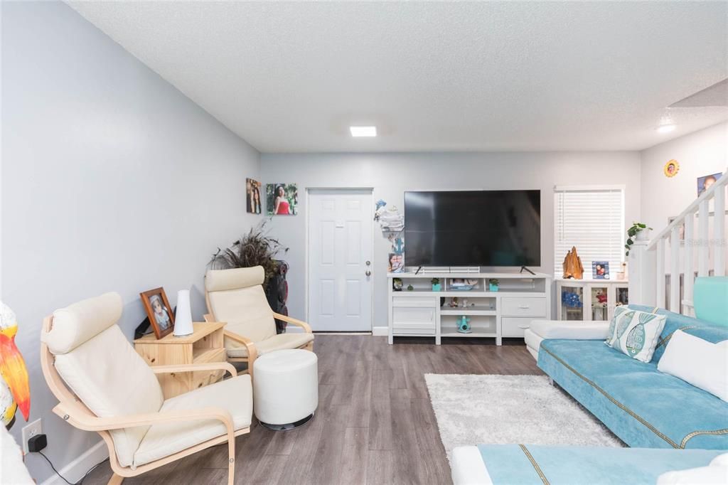 For Sale: $399,999 (6 beds, 0 baths, 2088 Square Feet)