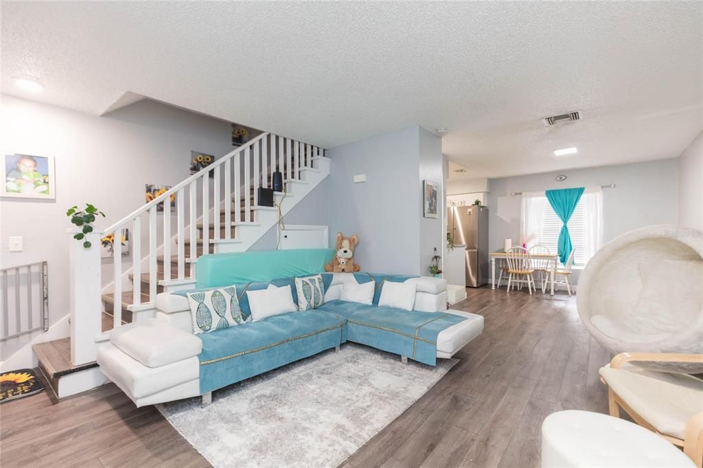 For Sale: $399,999 (6 beds, 0 baths, 2088 Square Feet)