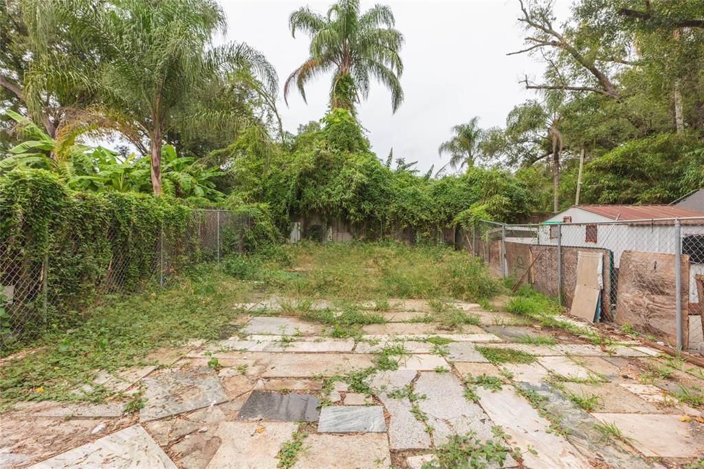 For Sale: $399,999 (6 beds, 0 baths, 2088 Square Feet)