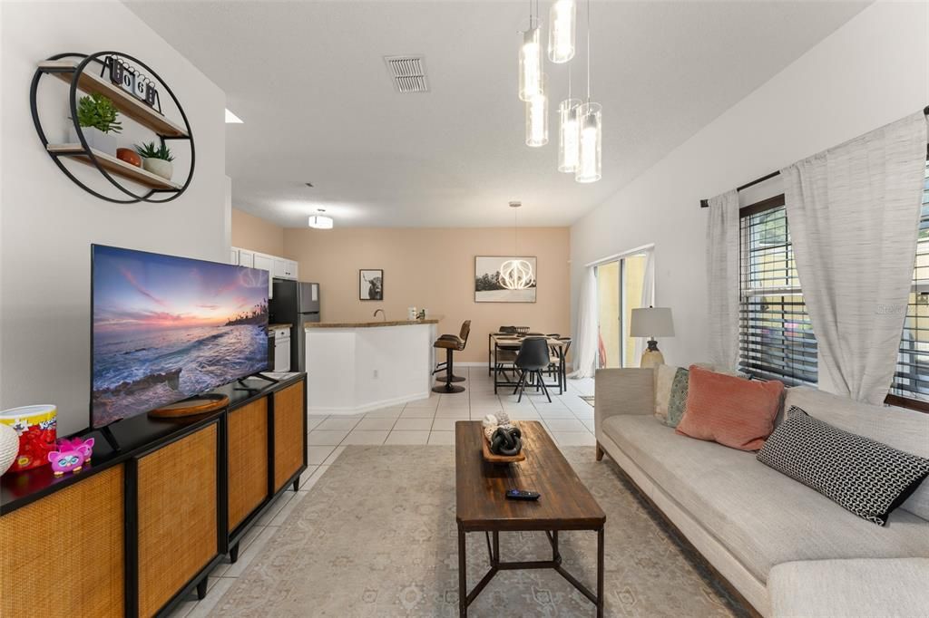 En Venta: $315,000 (4 camas, 3 baños, 1636 Pies cuadrados)