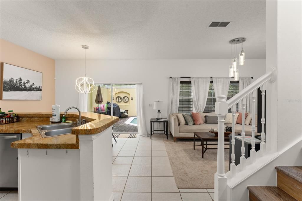 En Venta: $315,000 (4 camas, 3 baños, 1636 Pies cuadrados)