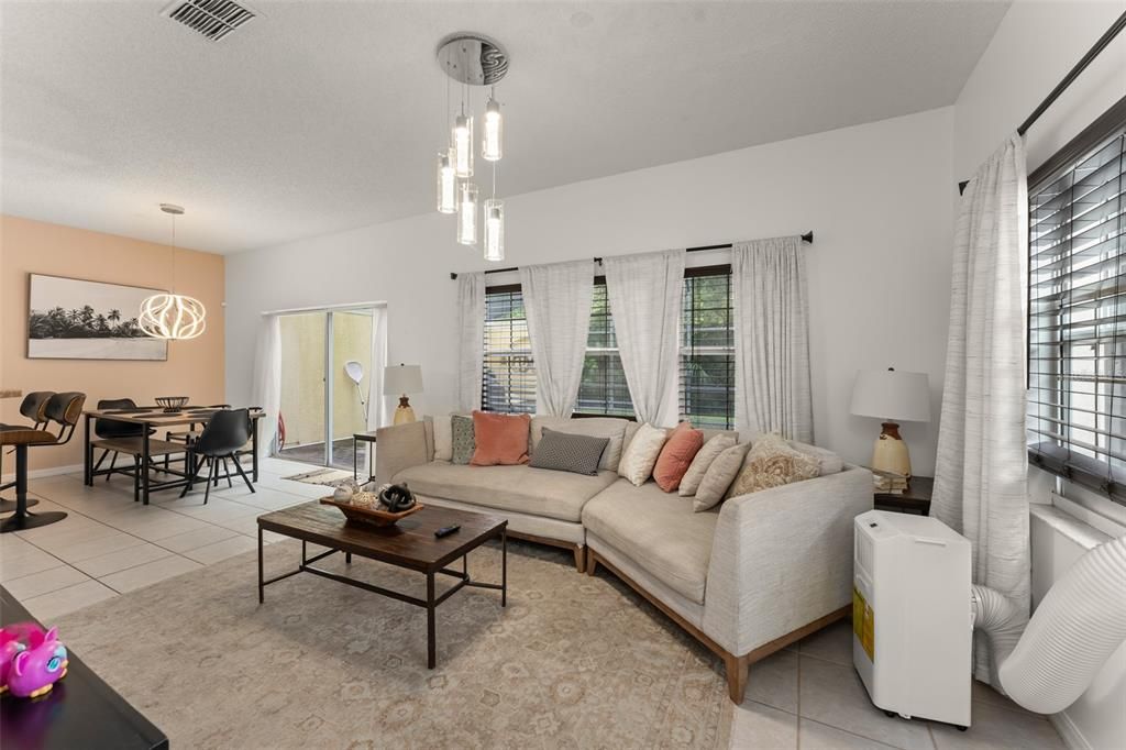 En Venta: $315,000 (4 camas, 3 baños, 1636 Pies cuadrados)