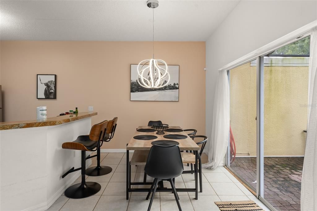 En Venta: $315,000 (4 camas, 3 baños, 1636 Pies cuadrados)