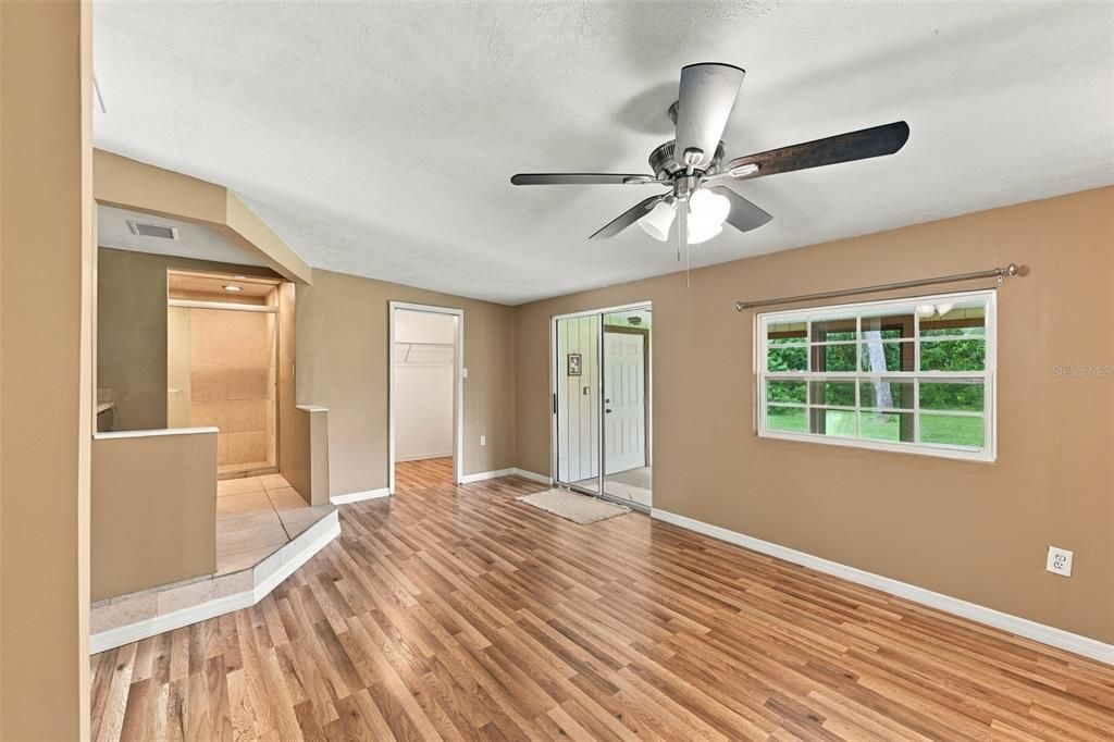 En Venta: $299,800 (3 camas, 2 baños, 1638 Pies cuadrados)