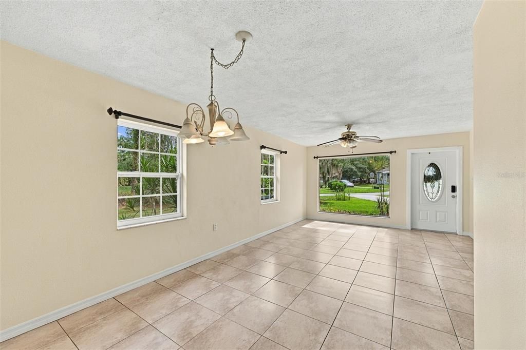 En Venta: $299,800 (3 camas, 2 baños, 1638 Pies cuadrados)