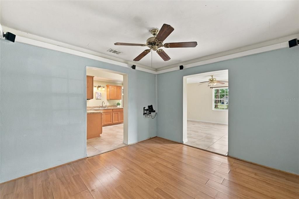 En Venta: $299,800 (3 camas, 2 baños, 1638 Pies cuadrados)