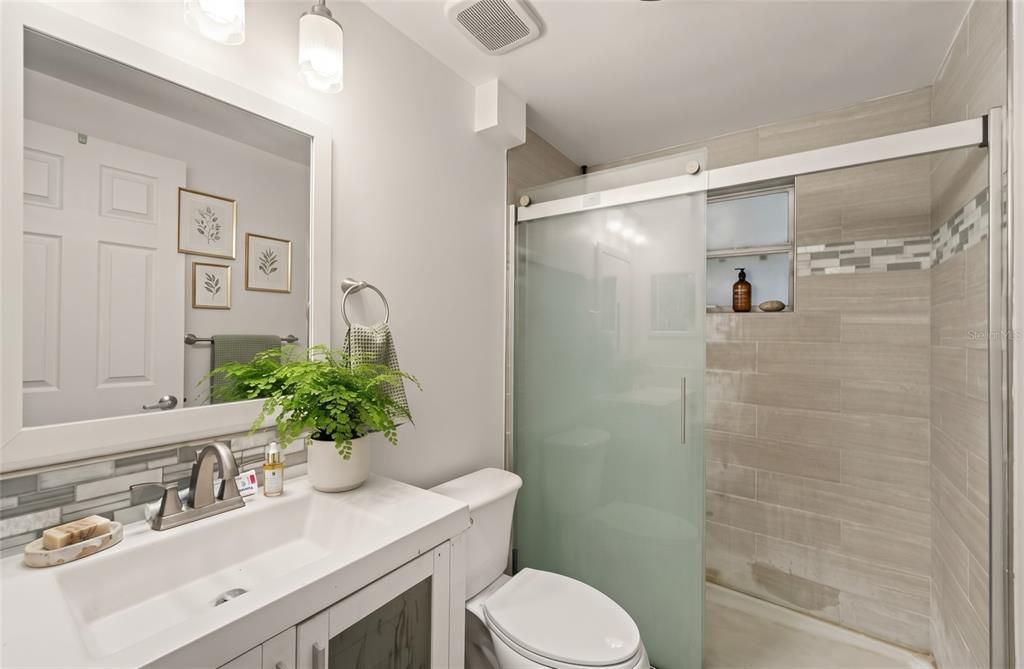 En Venta: $299,000 (3 camas, 2 baños, 1800 Pies cuadrados)