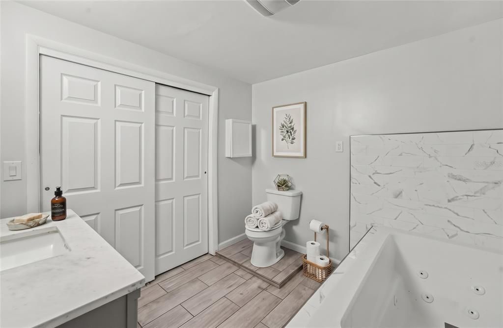 En Venta: $299,000 (3 camas, 2 baños, 1800 Pies cuadrados)