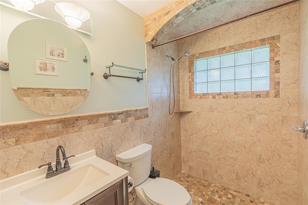 На продажу: $414,900 (3 спален, 2 ванн, 1834 Квадратных фут)