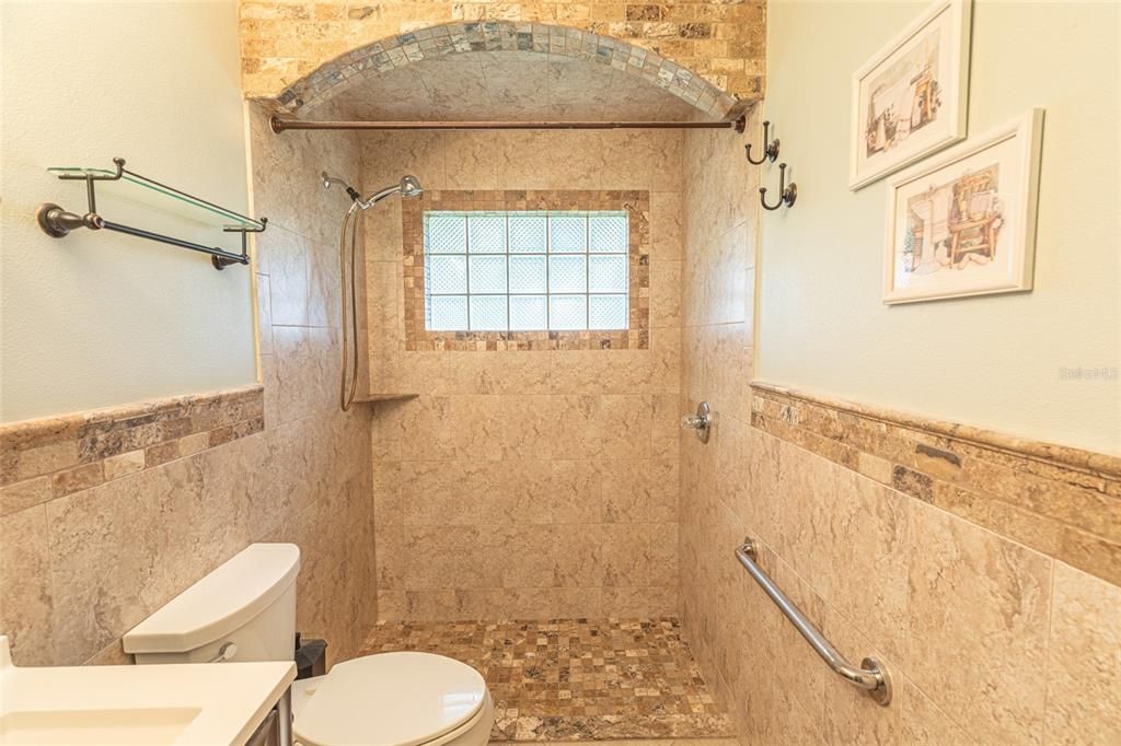 На продажу: $414,900 (3 спален, 2 ванн, 1834 Квадратных фут)