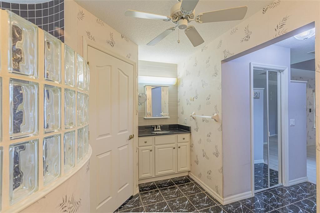 На продажу: $414,900 (3 спален, 2 ванн, 1834 Квадратных фут)
