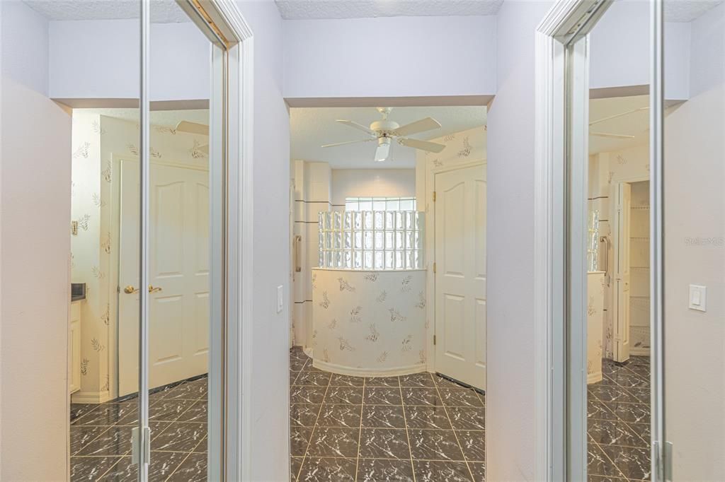 На продажу: $414,900 (3 спален, 2 ванн, 1834 Квадратных фут)