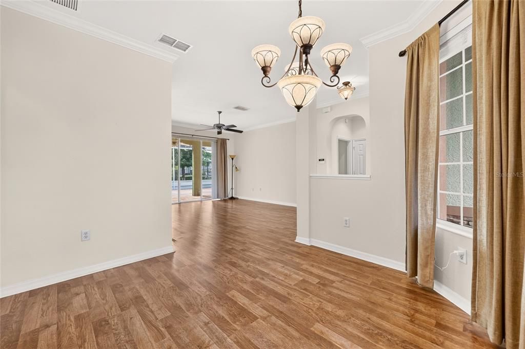 En Venta: $308,999 (3 camas, 2 baños, 1701 Pies cuadrados)
