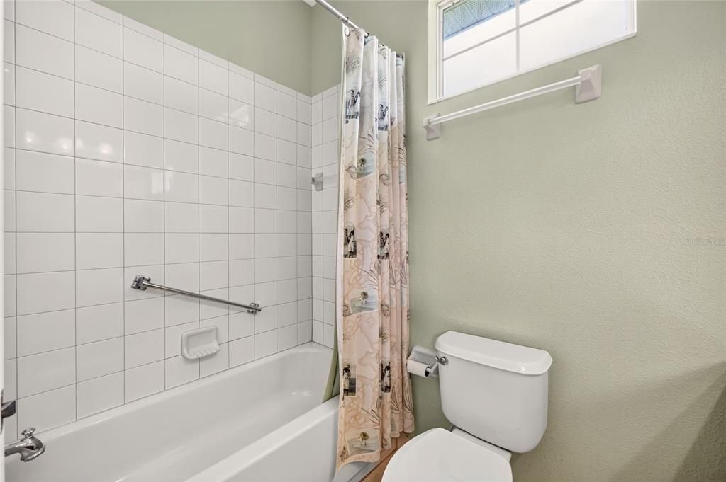 En Venta: $308,999 (3 camas, 2 baños, 1701 Pies cuadrados)