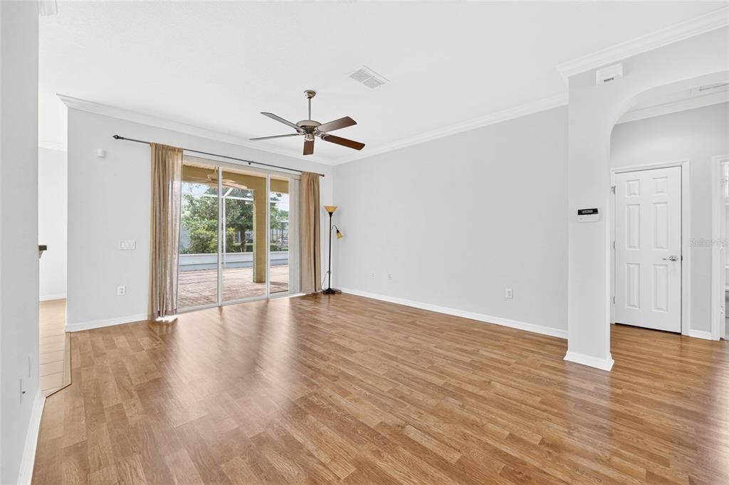 En Venta: $308,999 (3 camas, 2 baños, 1701 Pies cuadrados)