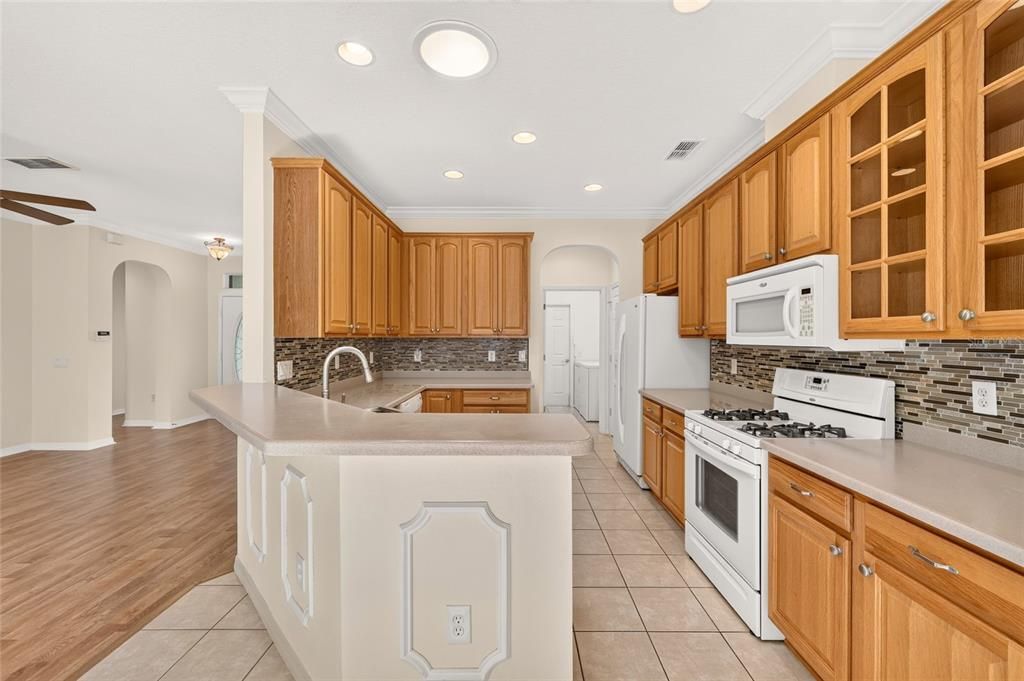 En Venta: $308,999 (3 camas, 2 baños, 1701 Pies cuadrados)