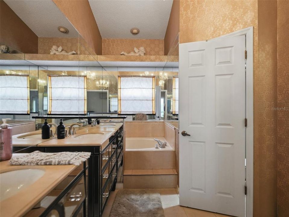 На продажу: $195,000 (3 спален, 2 ванн, 1726 Квадратных фут)