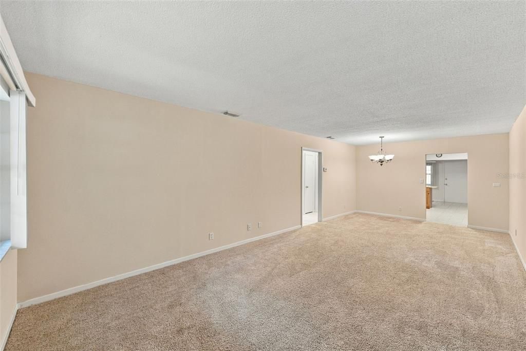 For Sale: $129,900 (2 beds, 1 baths, 1180 Square Feet)