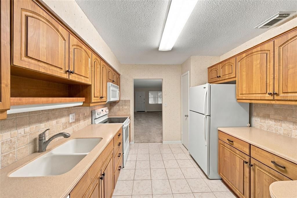 For Sale: $129,900 (2 beds, 1 baths, 1180 Square Feet)