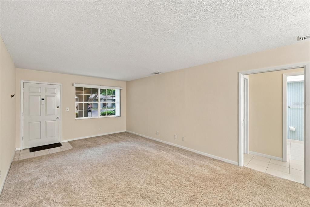 For Sale: $129,900 (2 beds, 1 baths, 1180 Square Feet)