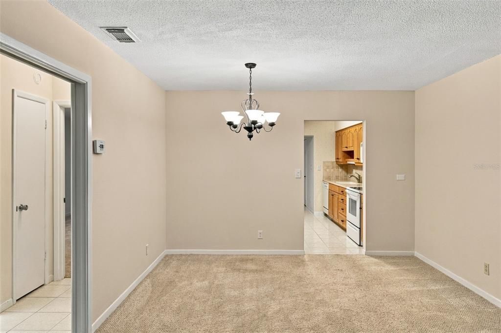 For Sale: $129,900 (2 beds, 1 baths, 1180 Square Feet)