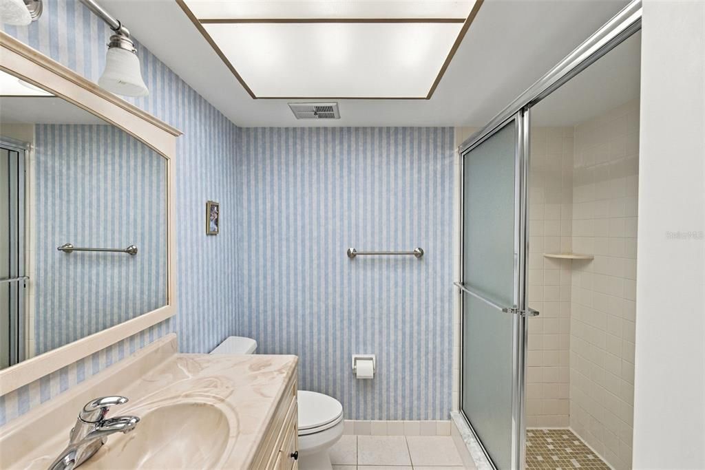 For Sale: $129,900 (2 beds, 1 baths, 1180 Square Feet)