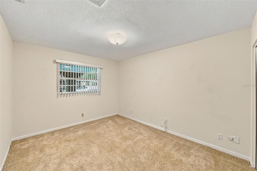 For Sale: $129,900 (2 beds, 1 baths, 1180 Square Feet)