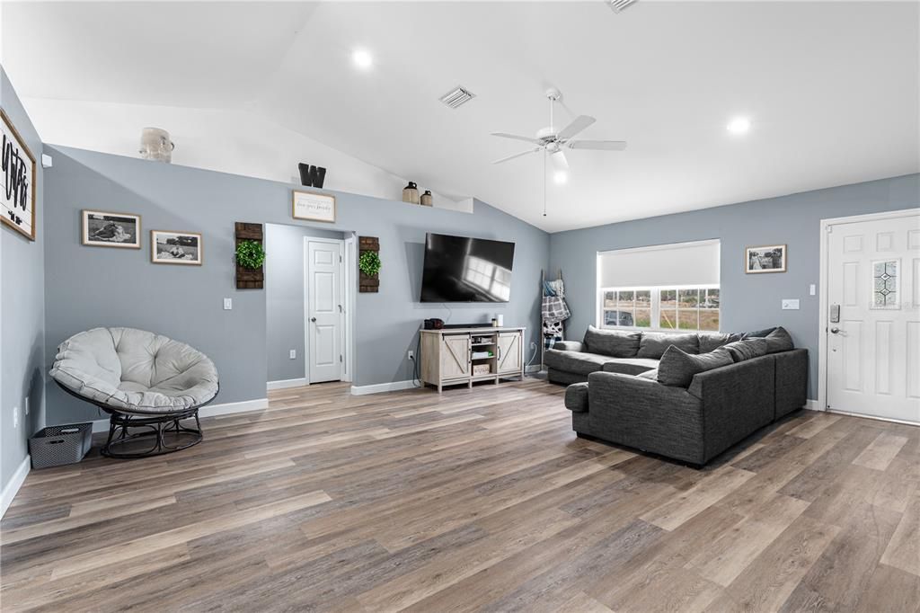 For Sale: $240,000 (3 beds, 2 baths, 1257 Square Feet)