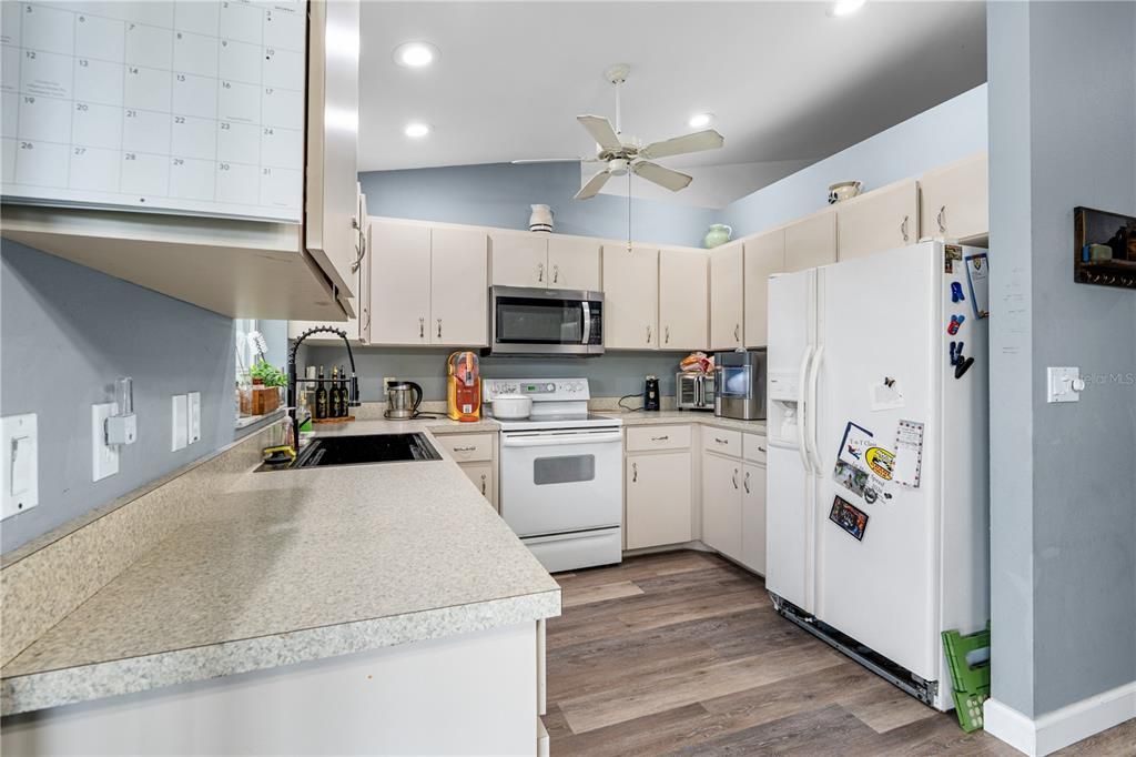 For Sale: $240,000 (3 beds, 2 baths, 1257 Square Feet)