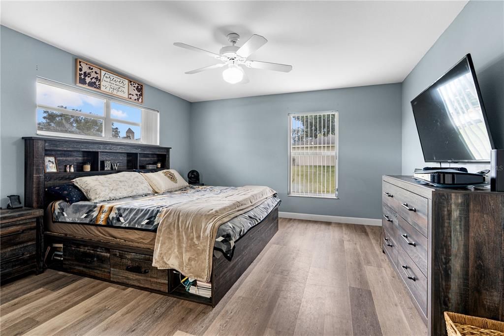For Sale: $240,000 (3 beds, 2 baths, 1257 Square Feet)