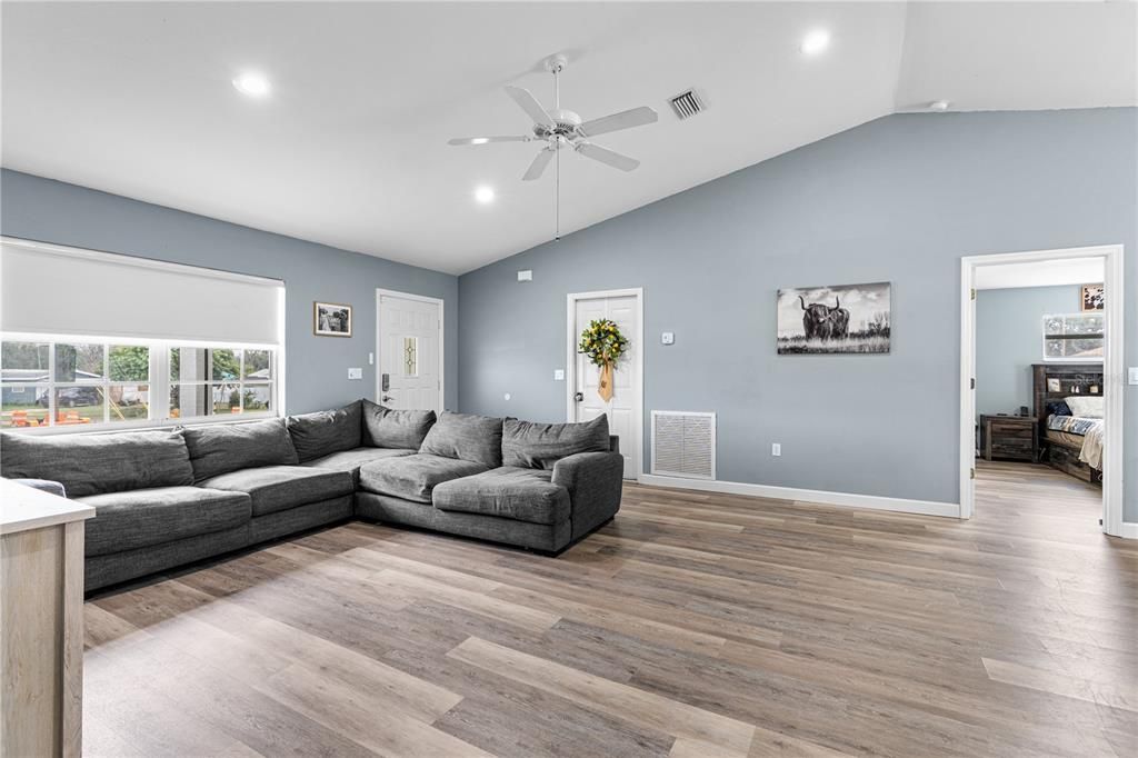 For Sale: $240,000 (3 beds, 2 baths, 1257 Square Feet)