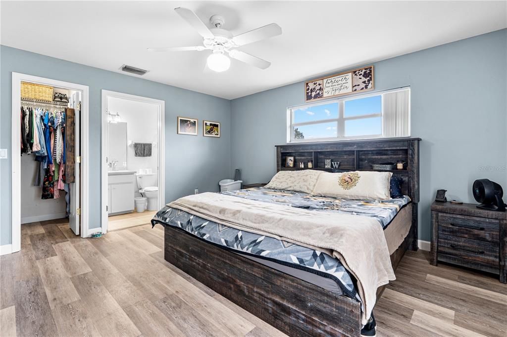 For Sale: $240,000 (3 beds, 2 baths, 1257 Square Feet)