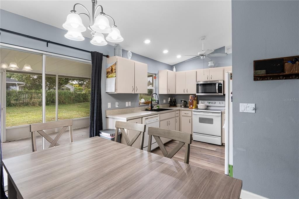 For Sale: $240,000 (3 beds, 2 baths, 1257 Square Feet)