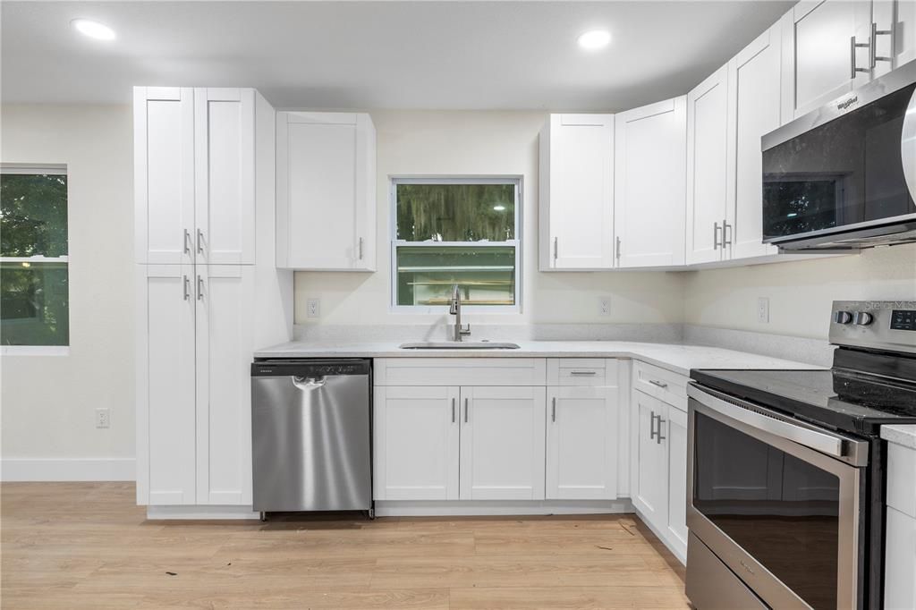En Venta: $215,000 (3 camas, 2 baños, 1100 Pies cuadrados)