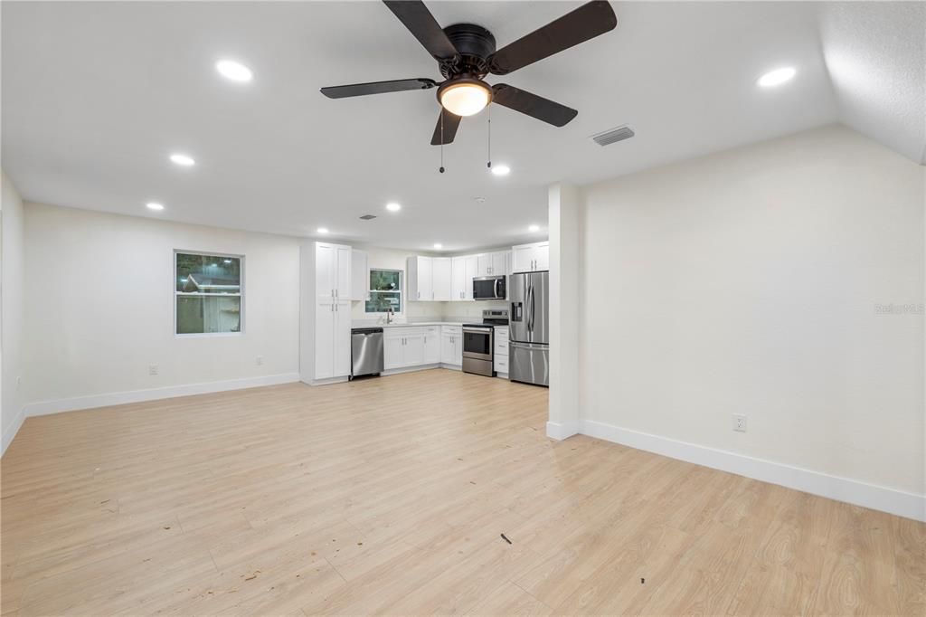 En Venta: $215,000 (3 camas, 2 baños, 1100 Pies cuadrados)
